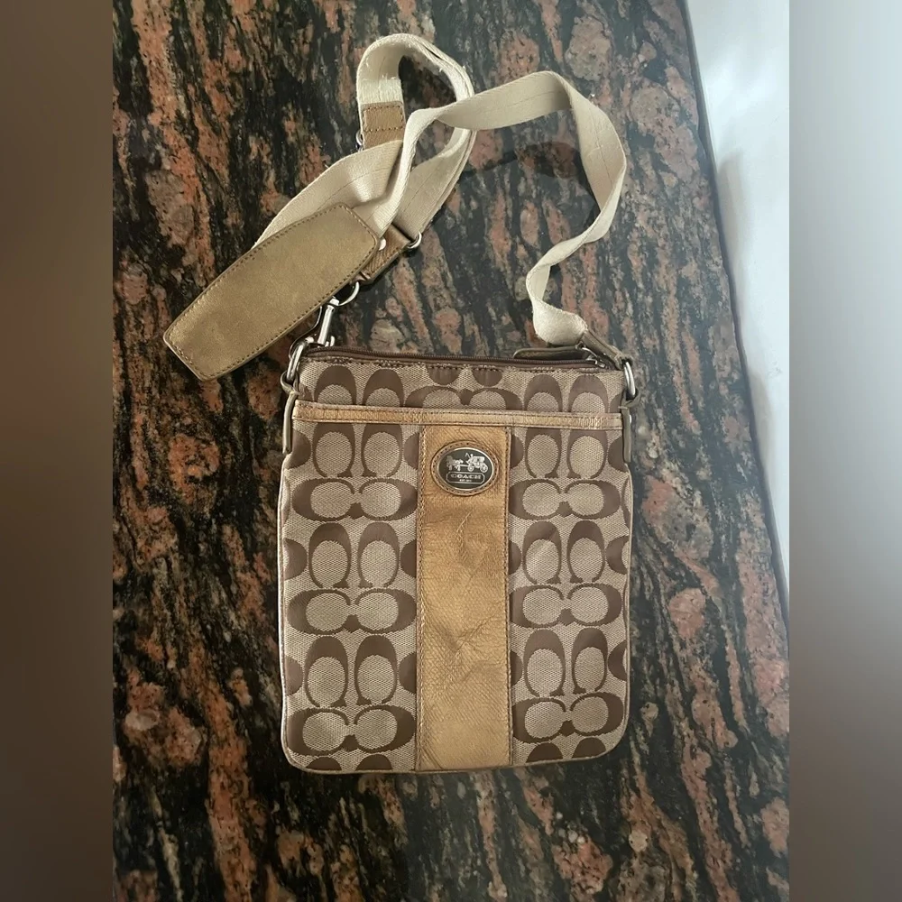 Coach messenger bag. Used. Condition 10:10 - Picture 1 of 12